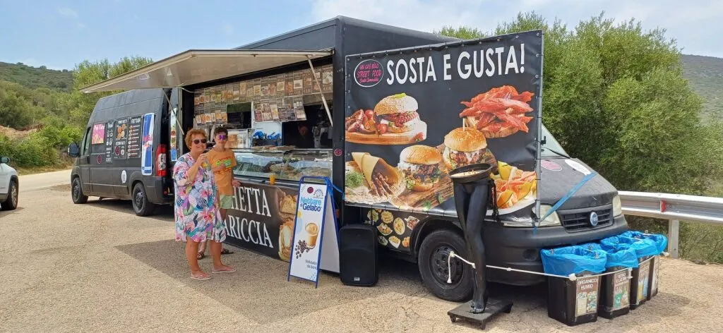 Foodtruck Sardinië met broodjes hamburger  
