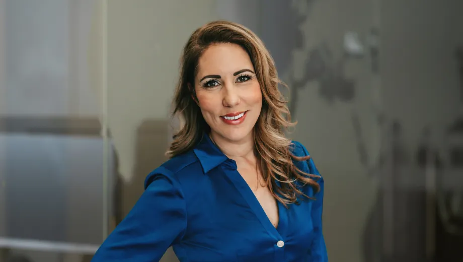 Michelle de Wit is mede-eigenaar van Travelcenter de Wit. Je vindt haar vaak op het hoofdkantoor in Veghel. Met haar jarenlange ervaring in de reisbranche weet ze het bedrijf aan de top van de Nederlandse reisbranche te behouden. 