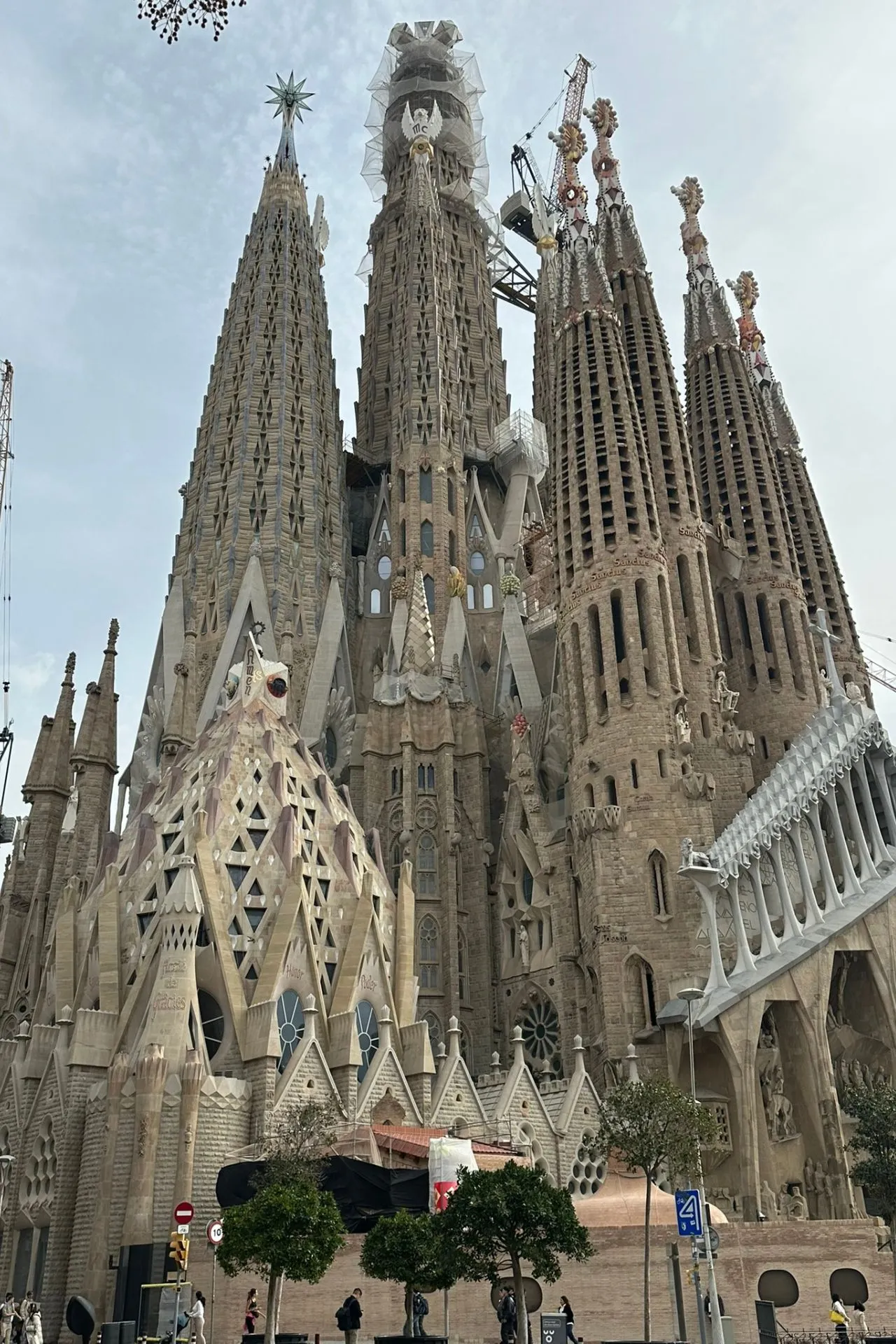 De Sagrada Família in Barcelona bezocht tijdens een cruise met de Costa Toscana
