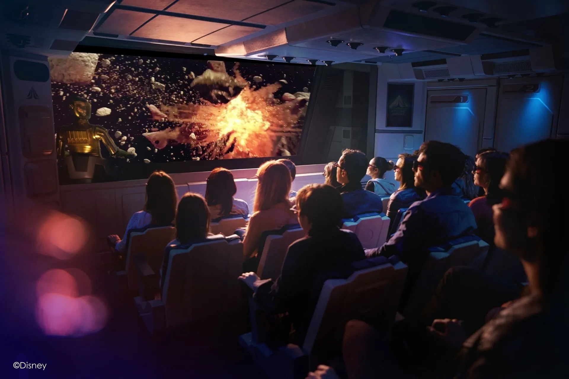 Bezoekers beleven een spannend intergalactisch avontuur in Star Tours in Disneyland Parijs. Deze 3D-simulator neemt je mee op een meeslepende reis door het Star Wars-universum, vol actie en verrassingen. Boek een vakantie naar Disneyland Parijs en ontdek attracties, shows en unieke ervaringen met een Disneyland Parijs arrangement inclusief hotel en entree!