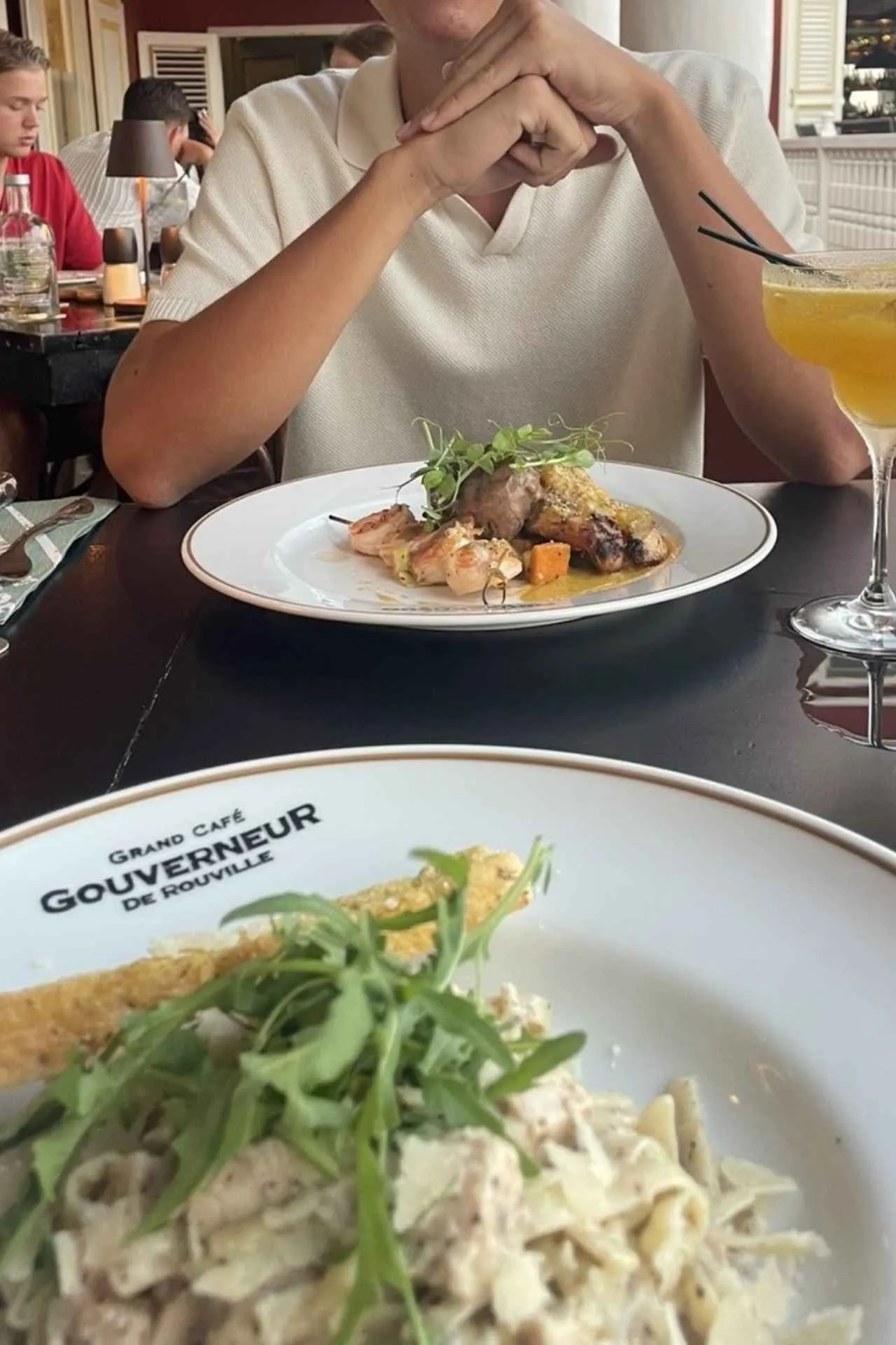 Genieten van een smaakvolle diner bij restaurant De Gouverneur in Willemstad op Curaçao.