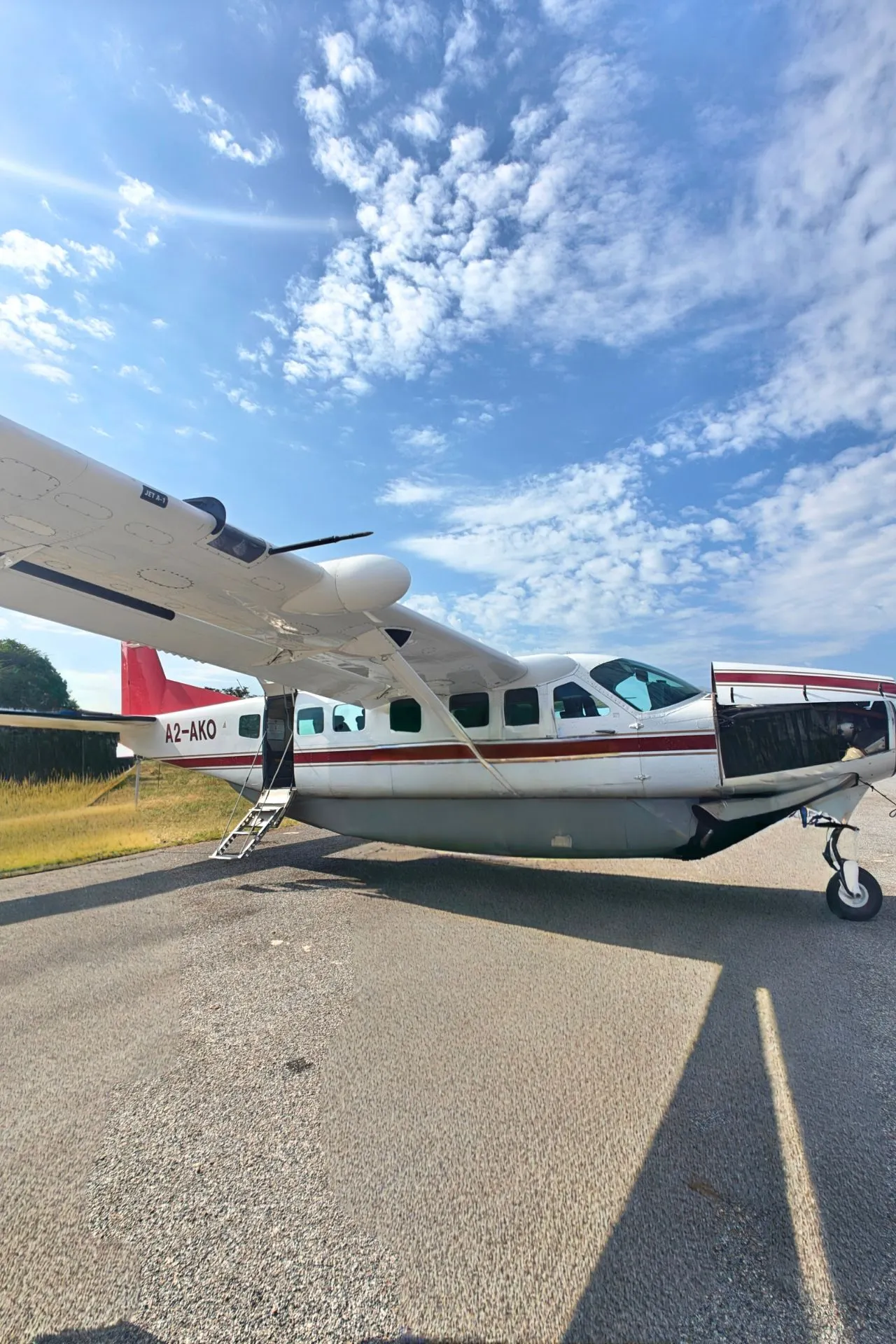 Bushplane op de startbaan in zuidelijk Afrika