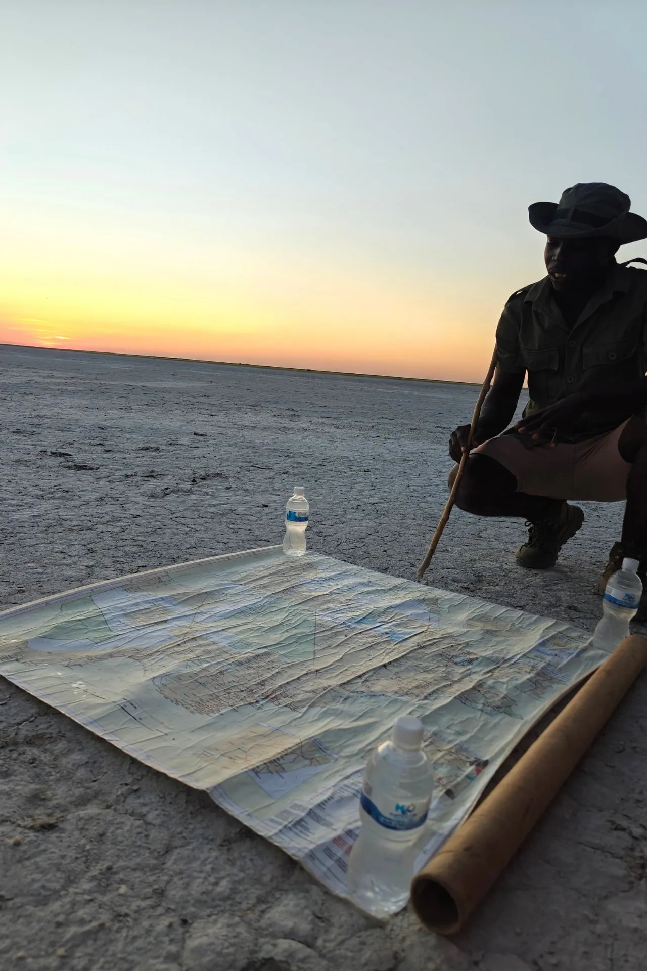 Landkaart van Makgadikgadi Pans op het strand in Botswana