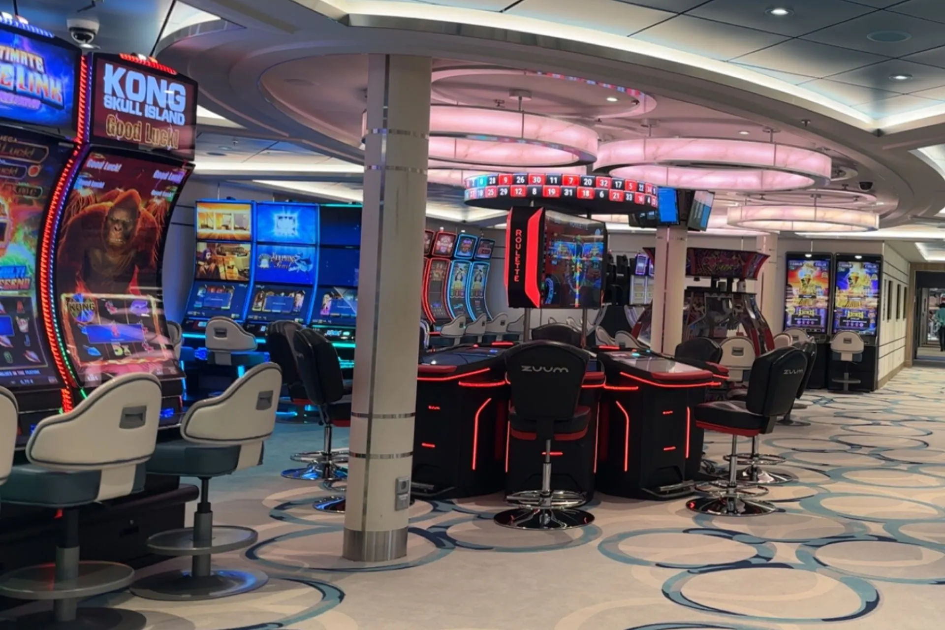 Casino aan boord van de Costa Toscana met entertainment tijdens de cruise
