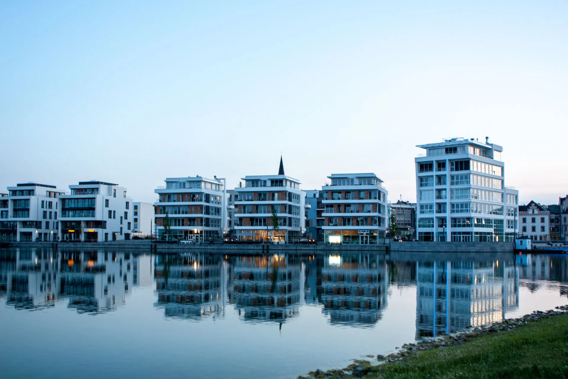 Geniet van een ontspannen start van je reis door te vliegen vanaf Dortmund. Met een breed scala aan goedkope vluchten vanaf Dortmund Airport, reis je gemakkelijk naar je favoriete bestemming.