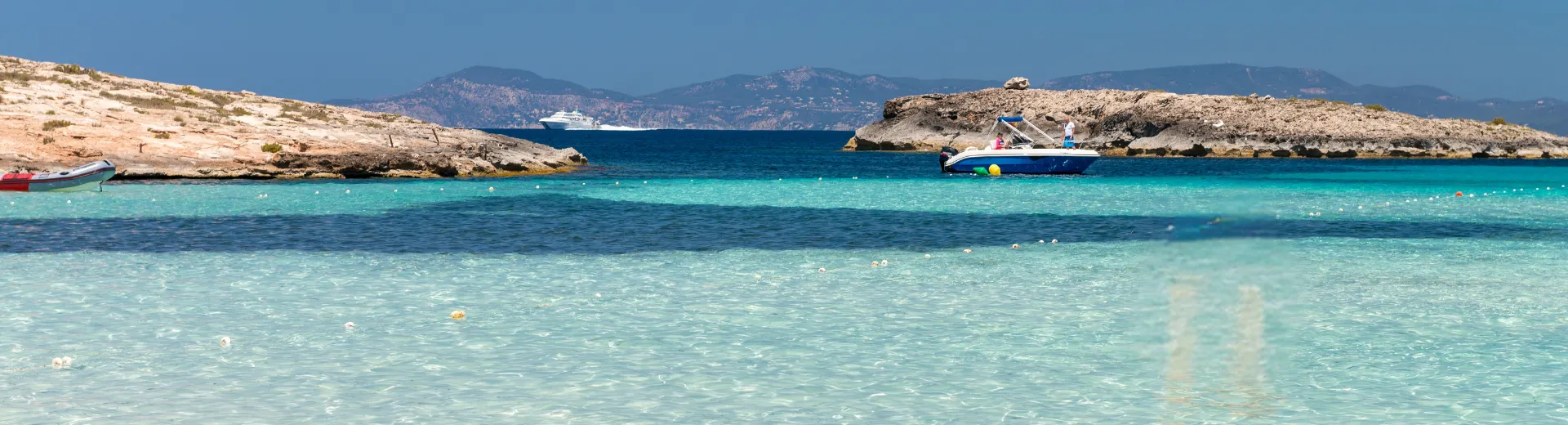 Fijne baai tijdens een zonvakantie