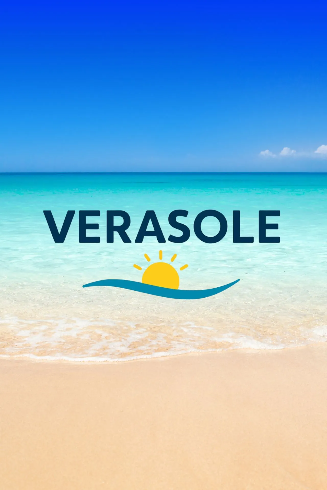 Deze afbeelding straalt het ultieme vakantiegevoel uit en past perfect bij een Verasole vakantie. Op de voorgrond zie je een zonnig strand met helderblauw water, ideaal voor een zonvakantie Verasole. De lucht is strakblauw en nodigt uit tot ontspannen genieten. In het midden staat het Verasole-logo, dat symbool staat voor zorgeloze vakanties en complete pakketreizen. Verasole vakanties bieden altijd een combinatie van vlucht en accommodatie, zodat je direct kunt genieten van jouw vakantie zonder zorgen. Of je nu kiest voor een pakketreis Verasole naar de Middellandse Zee, Marokko, Egypte of Dubai, bij Verasole vind je altijd de perfecte zonbestemming. Deze afbeelding benadrukt het gemak, de sfeer en het plezier van een Verasole vakantie. Boek jouw zonvakantie Verasole en ervaar hoe eenvoudig en leuk vakantie boeken kan zijn met een betrouwbare touroperator die alles voor je regelt.