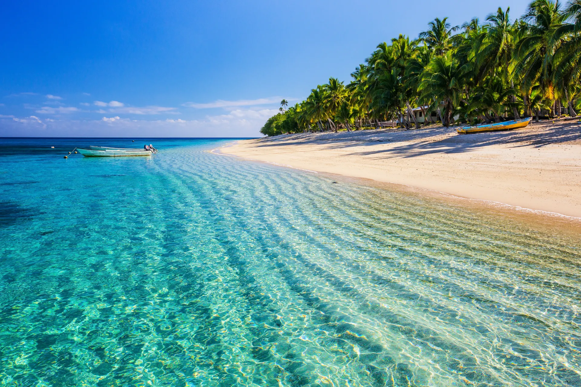 Tropisch strand met turquoise water in de Zuidzee, perfect voor ontspanning.