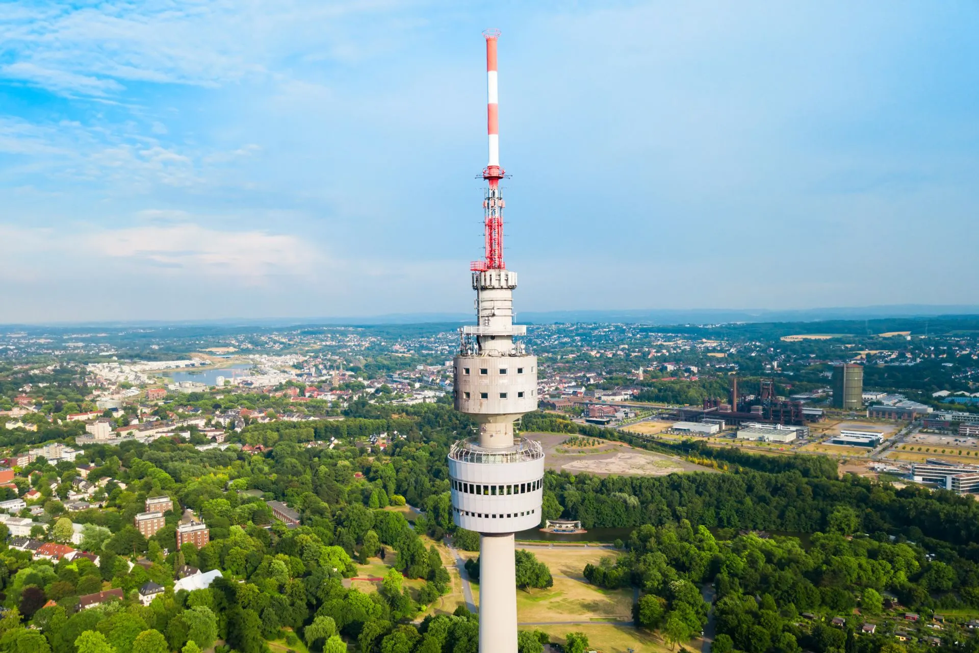 Ontdek de stad voordat je vertrekt vanaf luchthaven Dortmund. Vliegen vanaf Dortmund Airport biedt een handige en voordelige start van je reis. Bekijk de bestemmingen vanaf Dortmund Airport en profiteer van goedkope vluchten vanaf deze luchthaven.