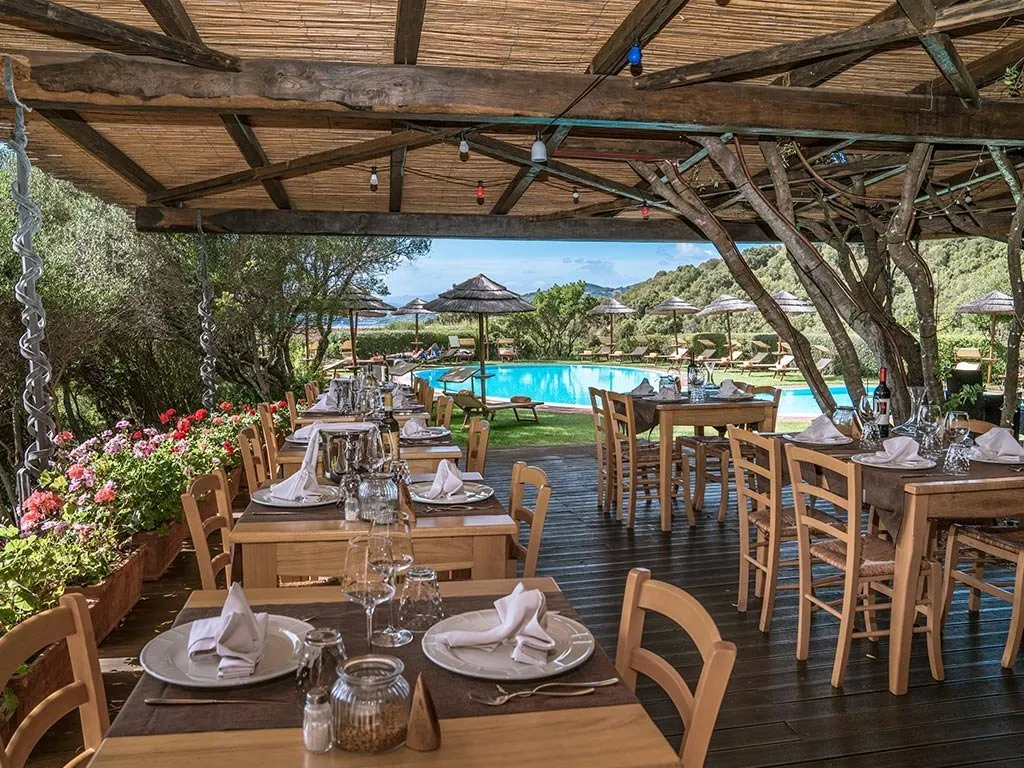 fly-drive sardinie charme luxe - aldiola terras restaurant