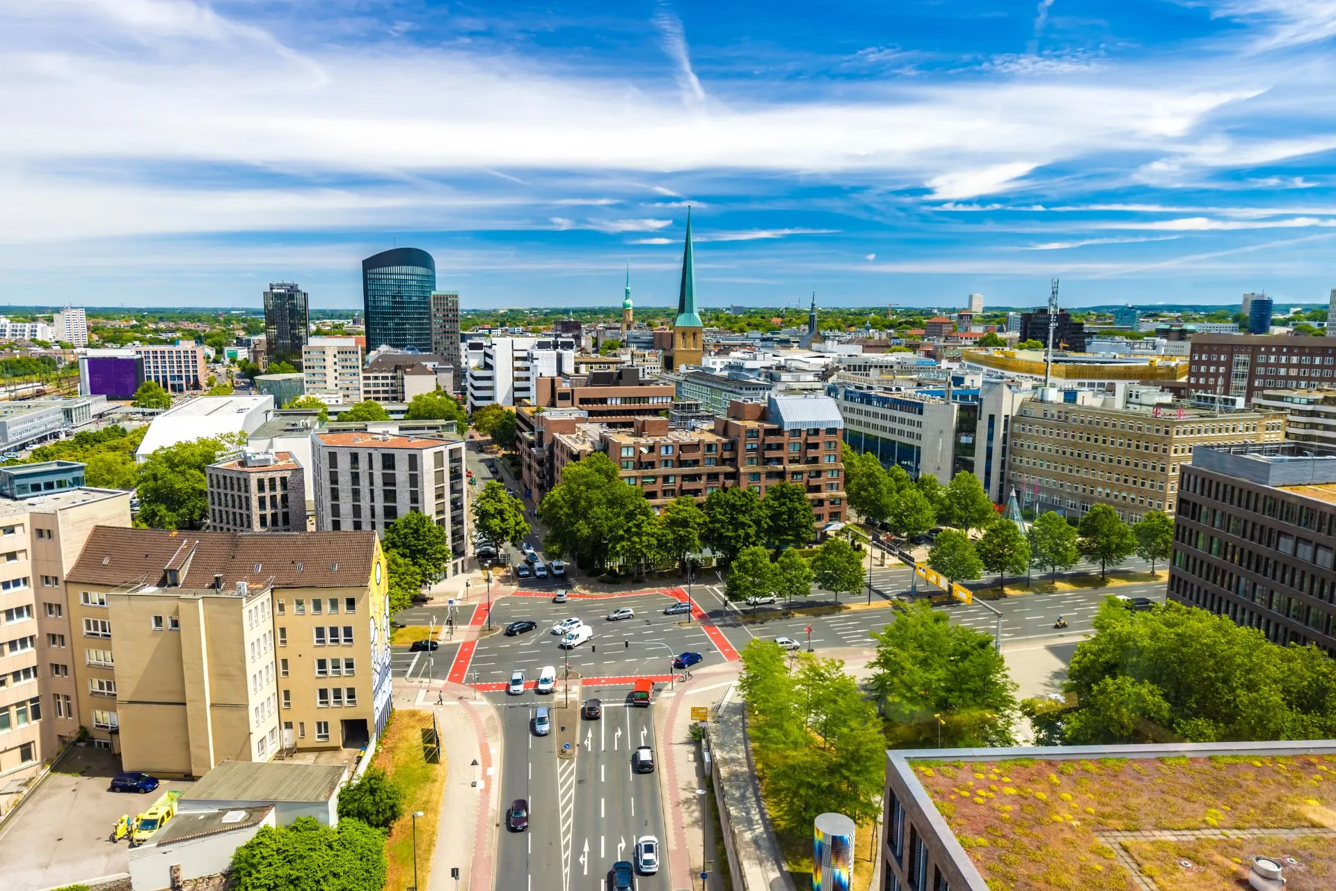 Vluchten vanaf Dortmund Airport brengen je naar talloze bestemmingen in Europa en daarbuiten. Of je nu kiest voor een directe vlucht of een overstap, vertrek vanaf luchthaven Dortmund is efficiënt en comfortabel.