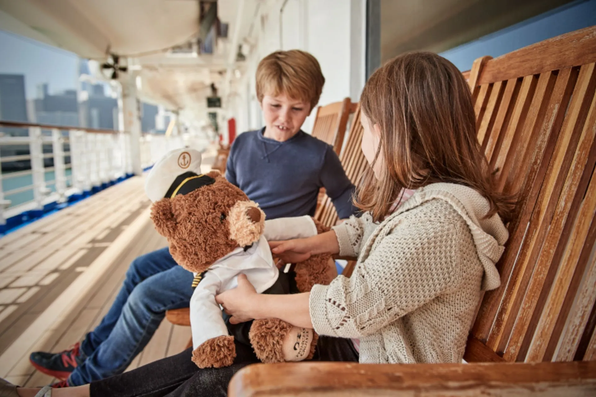 Ook voor kinderen biedt Princess Cruises volop plezier en ontspanning aan boord. Met kindvriendelijke faciliteiten en aandacht voor comfort voelt het hele gezin zich direct thuis op zee.

