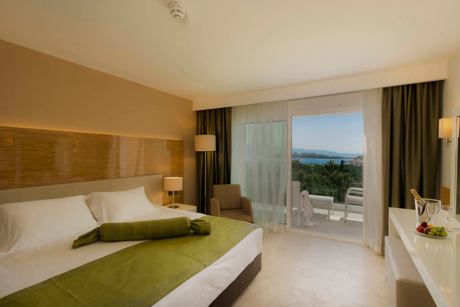 Bellazure Hotel