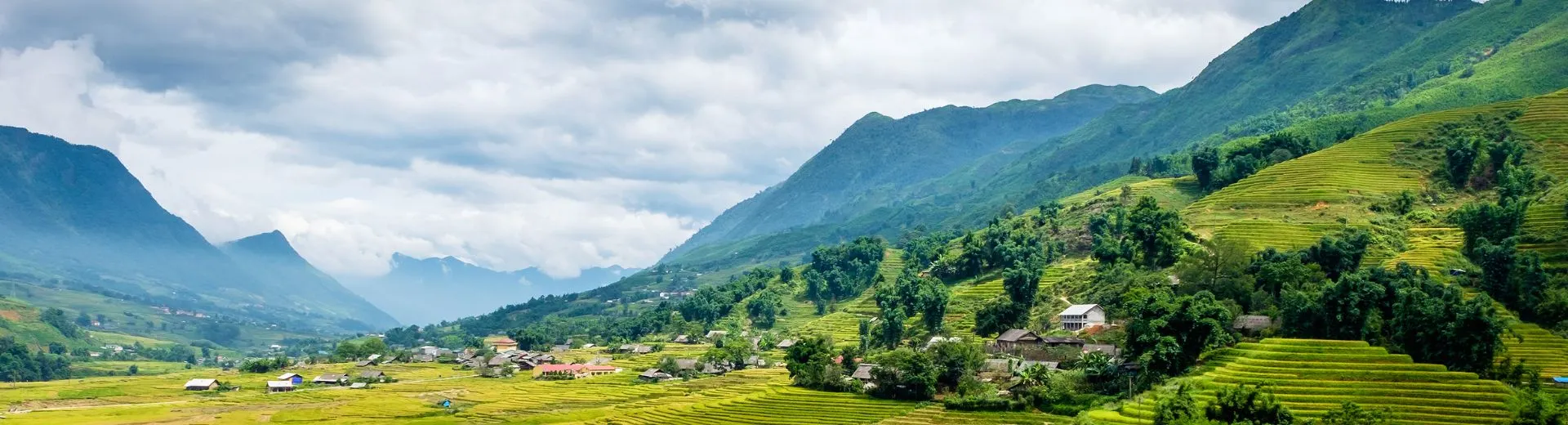 Avontuurlijke groepsreis van Sawadee door Vietnam met groene rijstterrassen, berglandschap en traditionele dorpen