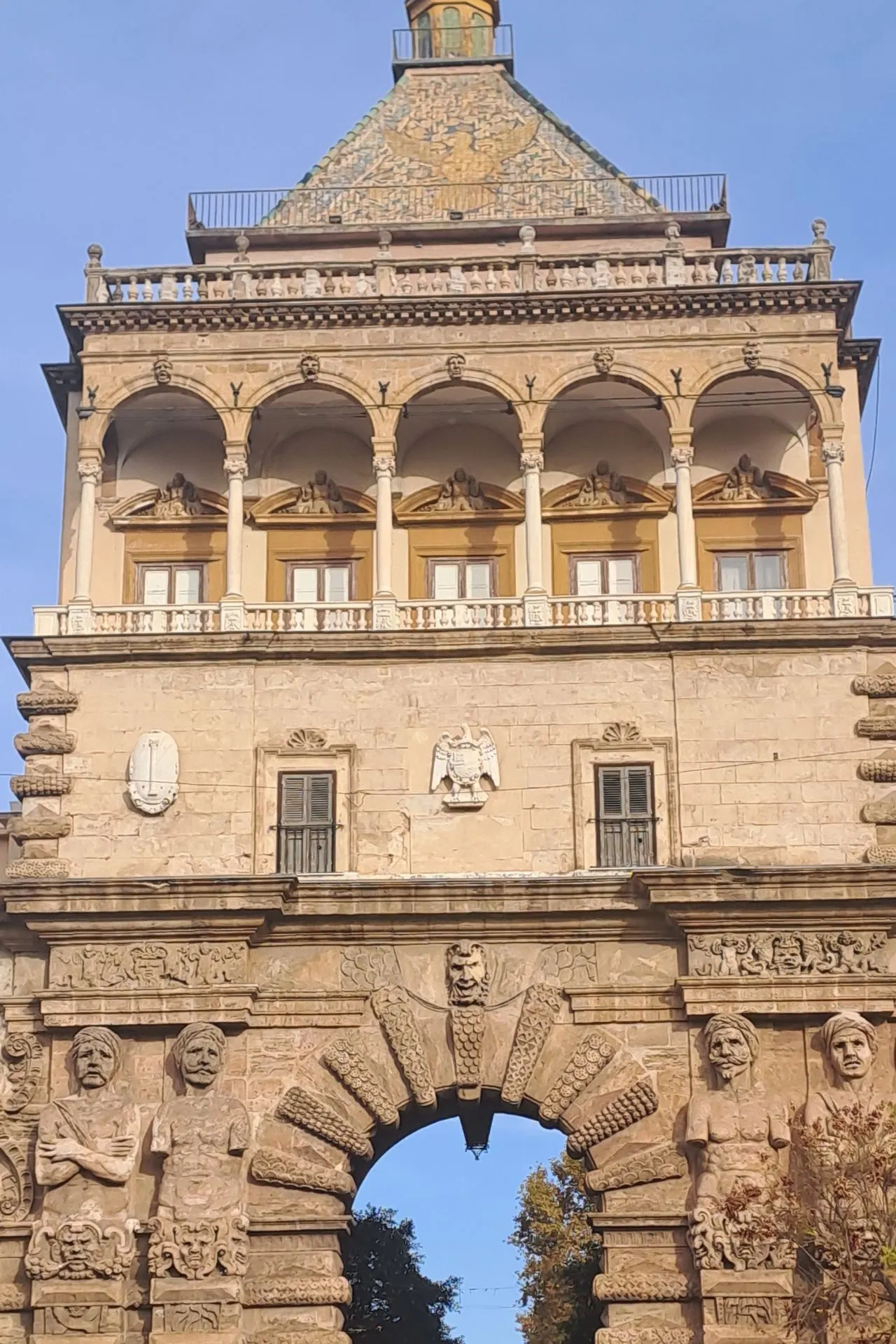 Oud gebouw in Palermo, Sicilië