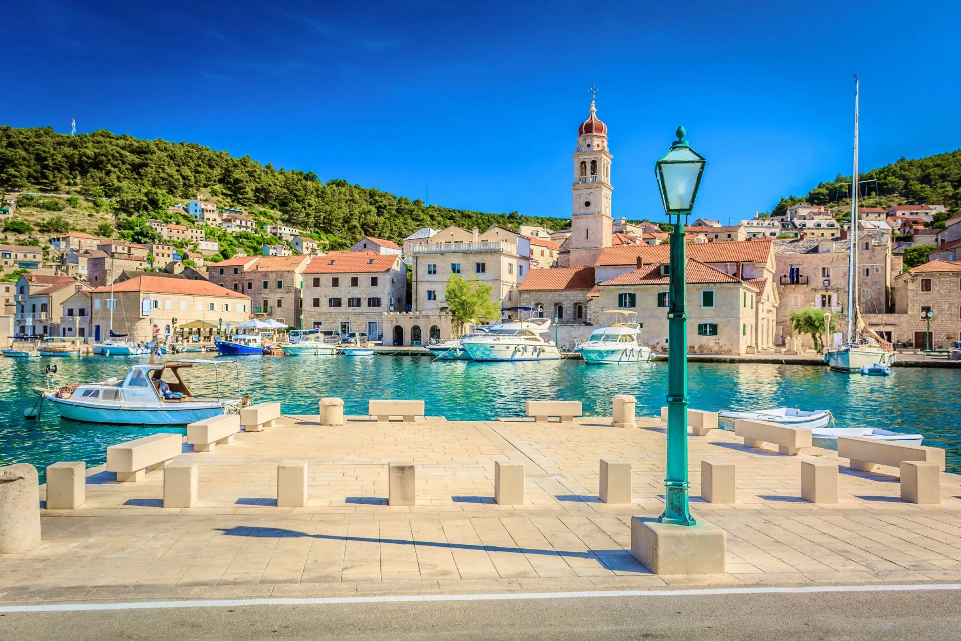Leuke vakantiefoto van een haven in Kroatië.