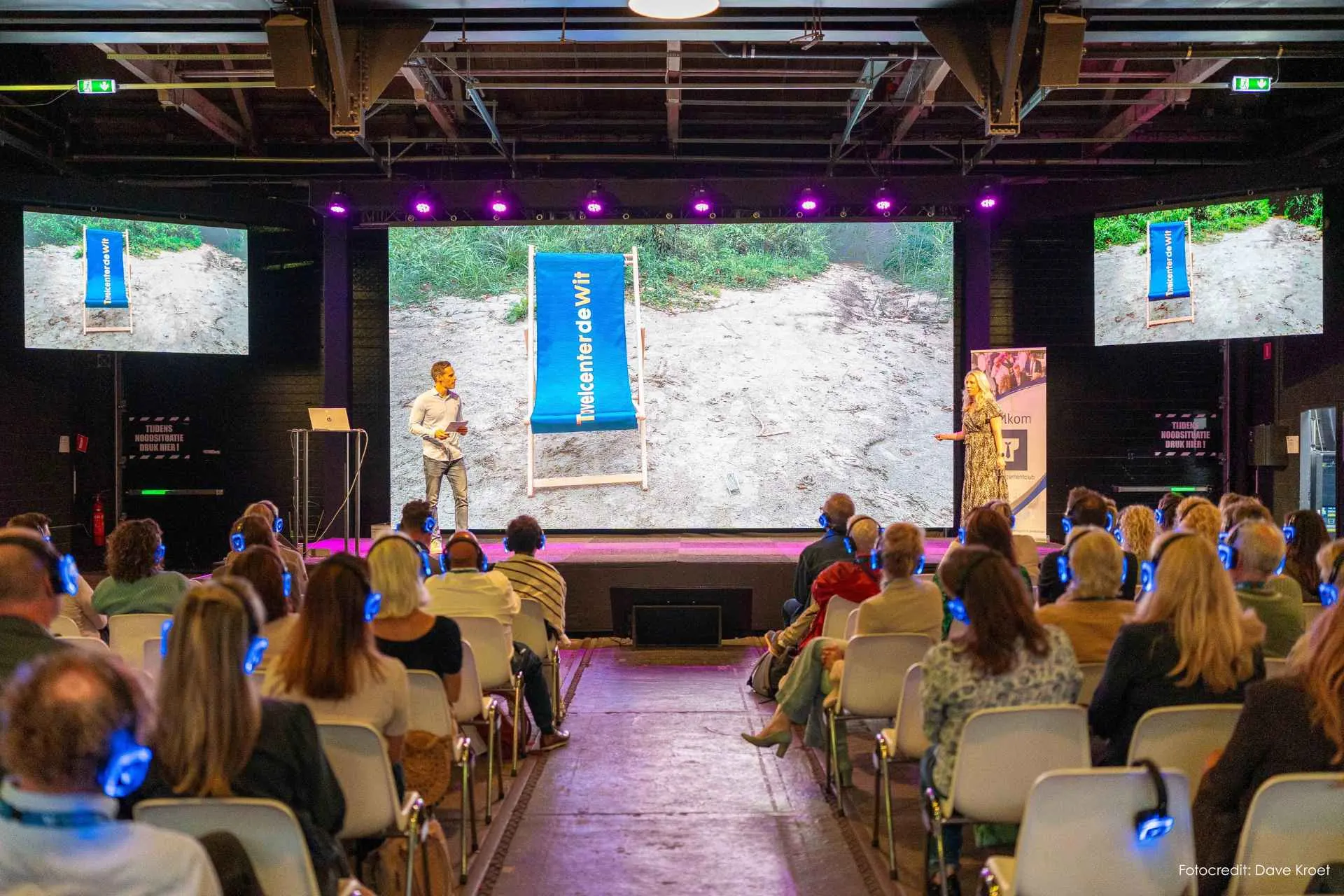 schrijf voor deze alt teksten voor op de website van travelcenter de wit 
