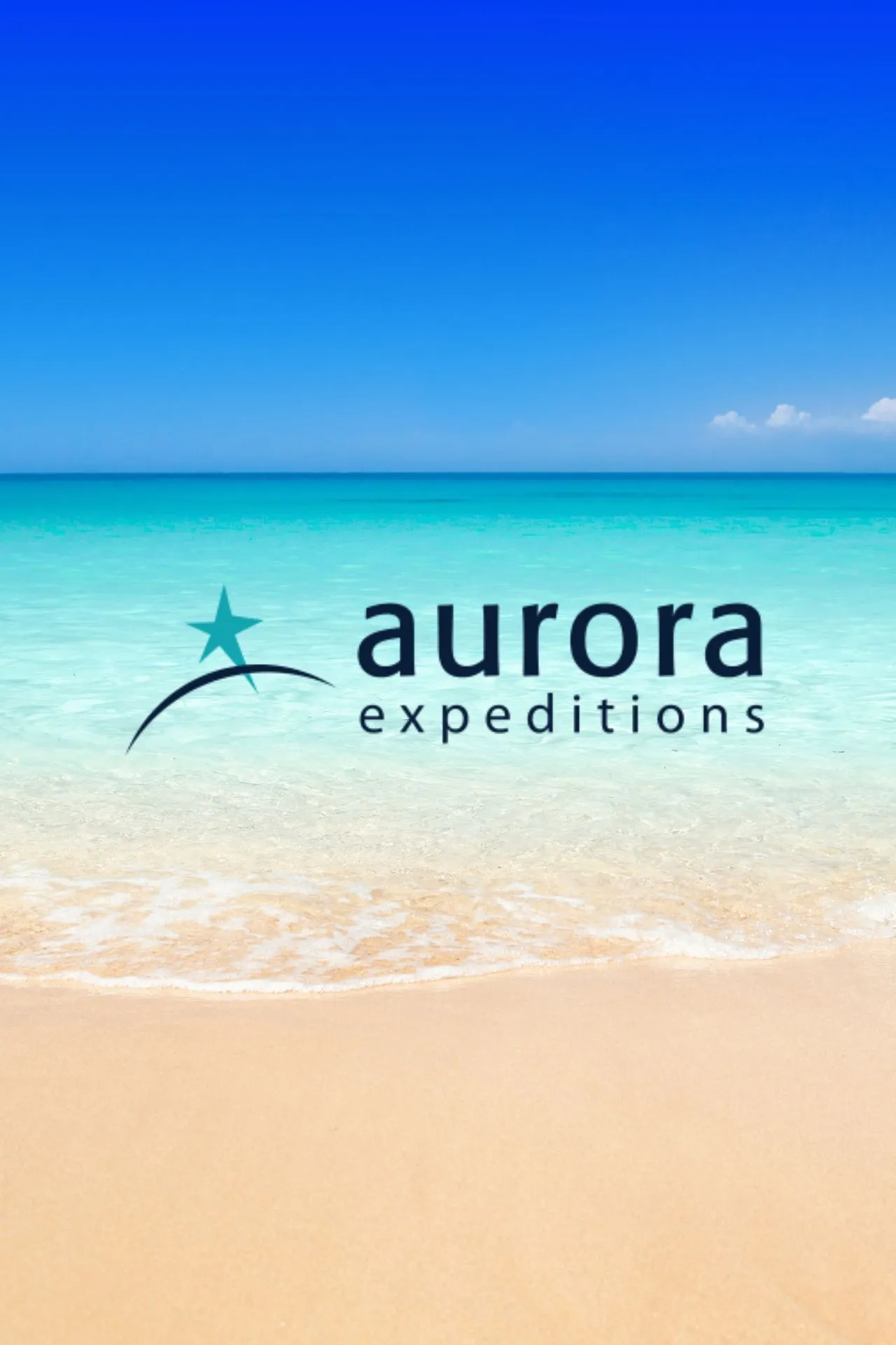 Logo van Aurora Expeditions voor een turquoise zee en een heldere blauwe lucht.