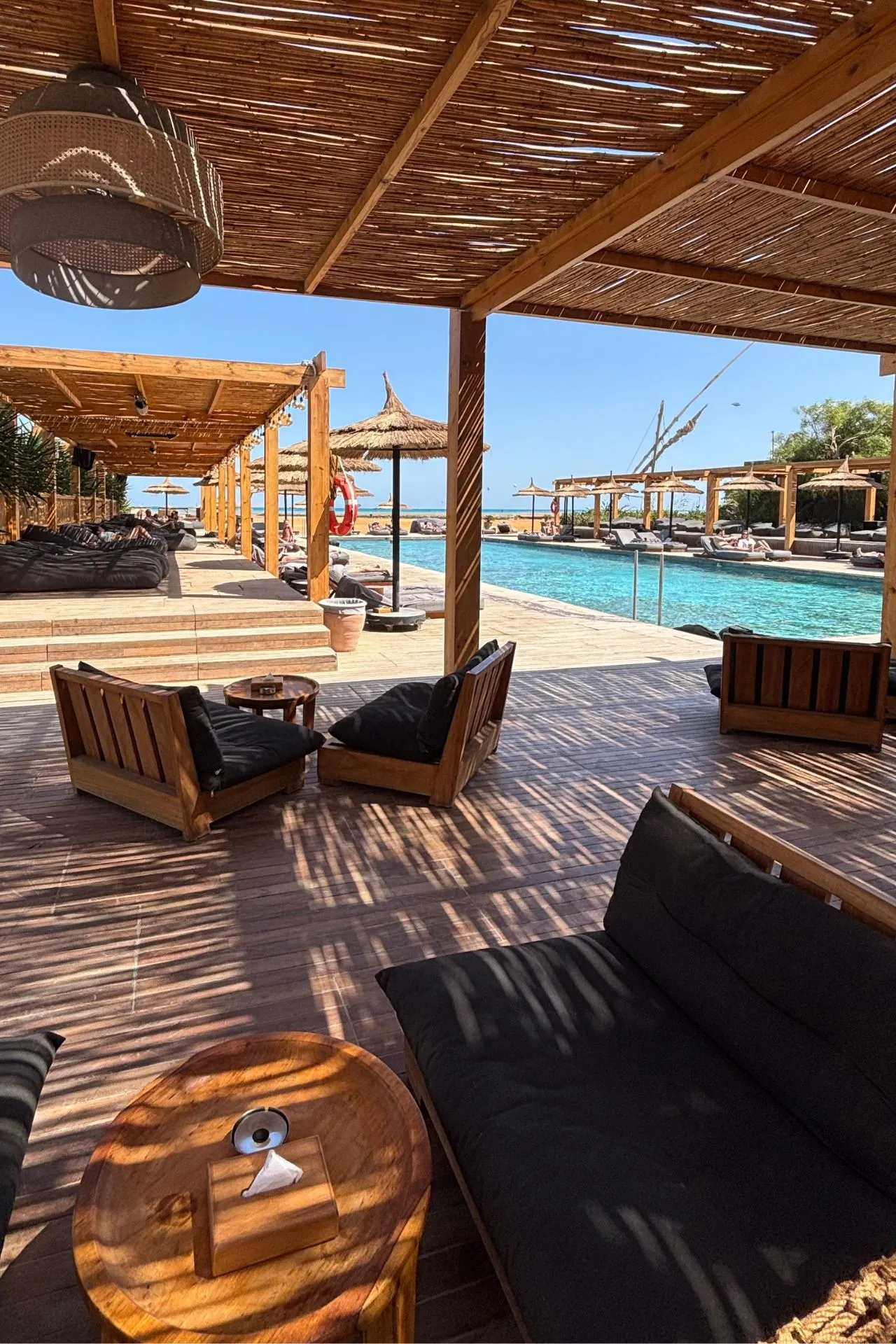 Strand en zwembad bij Casa Cook El Gouna met cabana’s en uitzicht op zee in Egypte