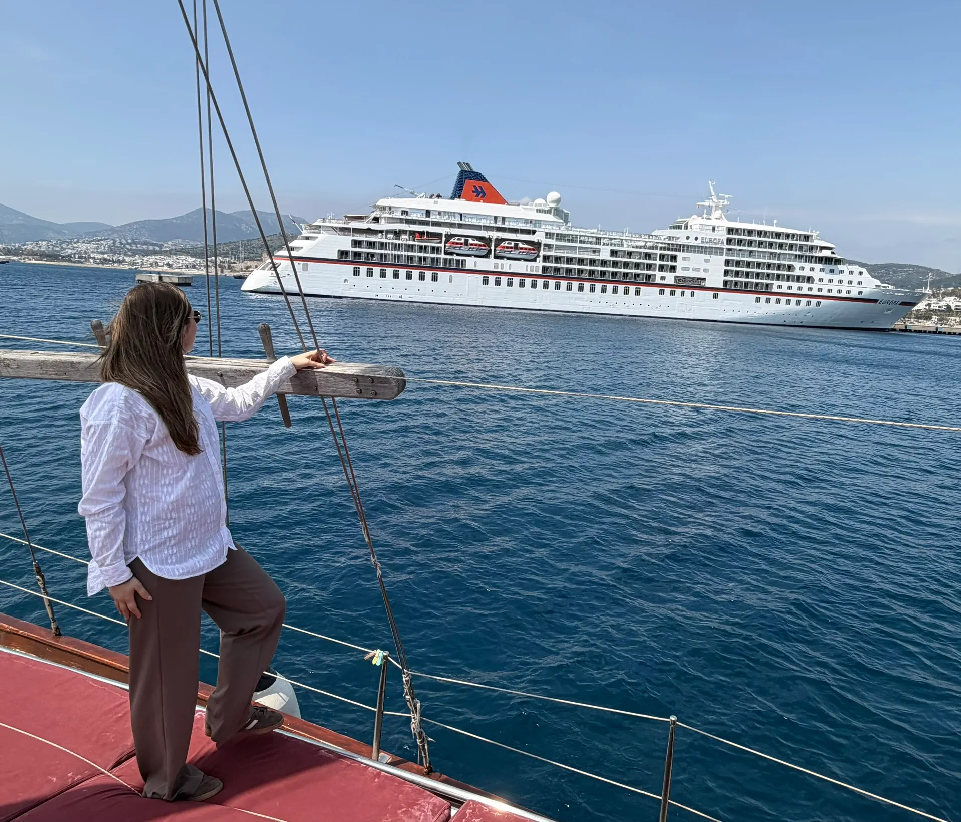 Bodrum bootje uitzicht schip MS Europa