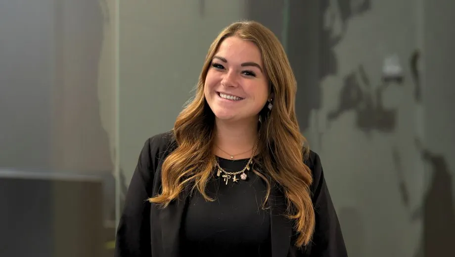 Lara van Cuijk, receptioniste bij Travelcenter de Wit Veghel.