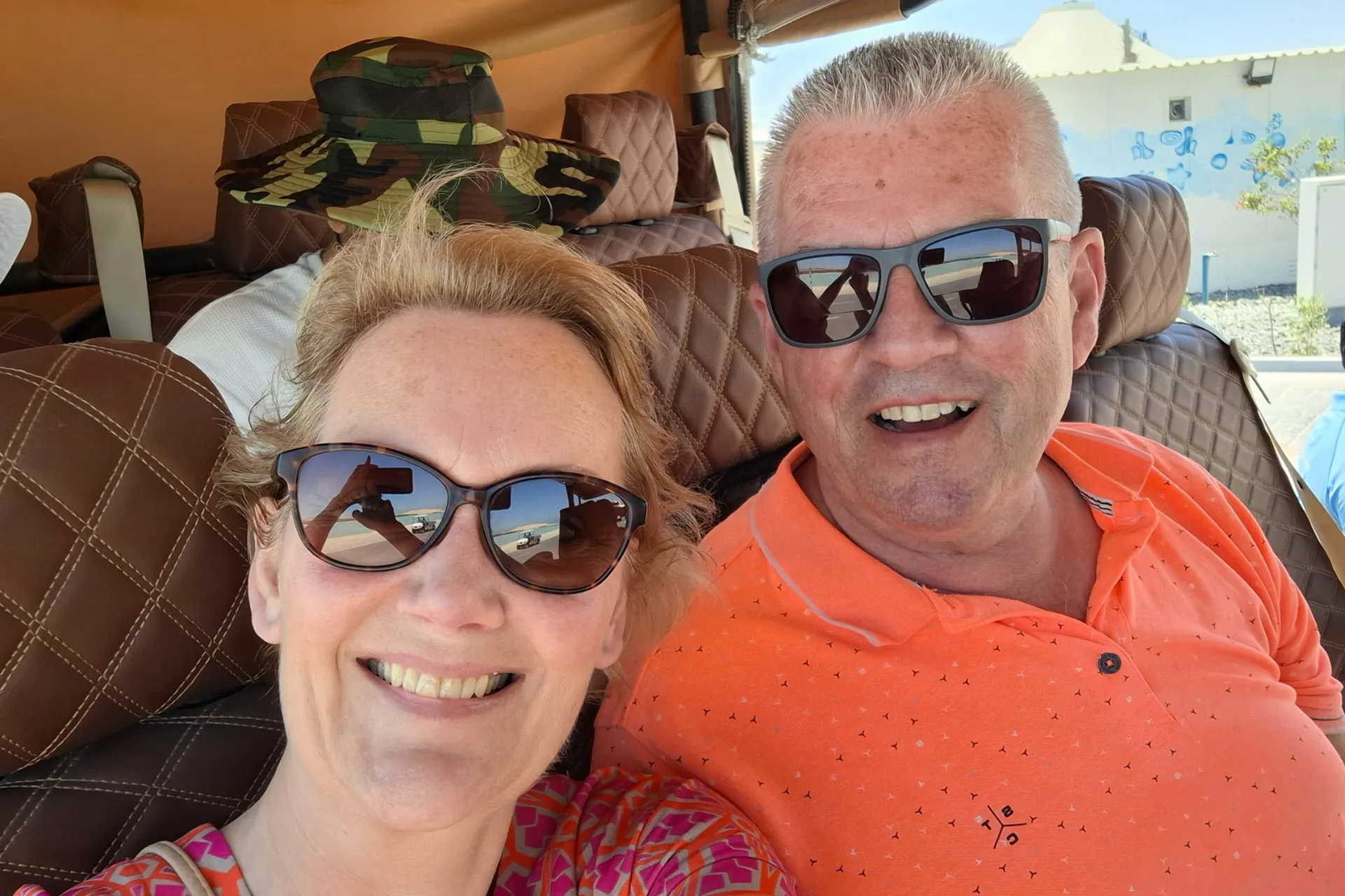 Samen op excursie in een 4x4 jeep op Sir Bani Yas Island, op zoek naar wilde dieren en prachtige natuur.