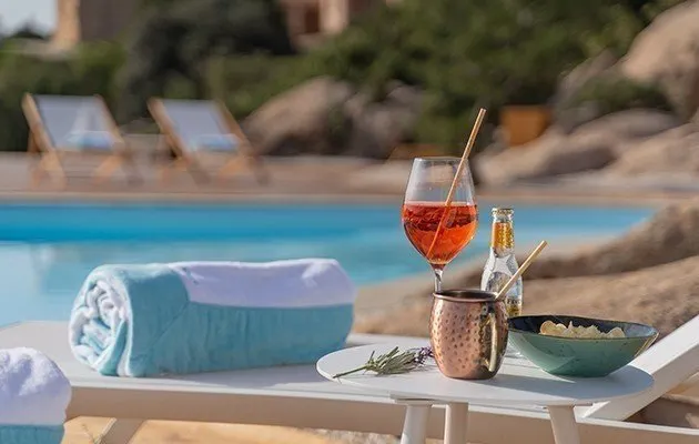 fly-drive sardinie charme luxe - borgo smeraldo zwembad