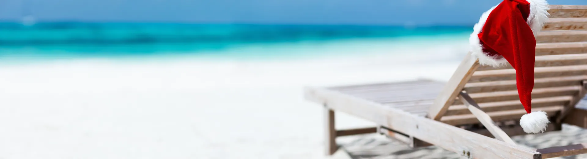 Kerstmuts op strand