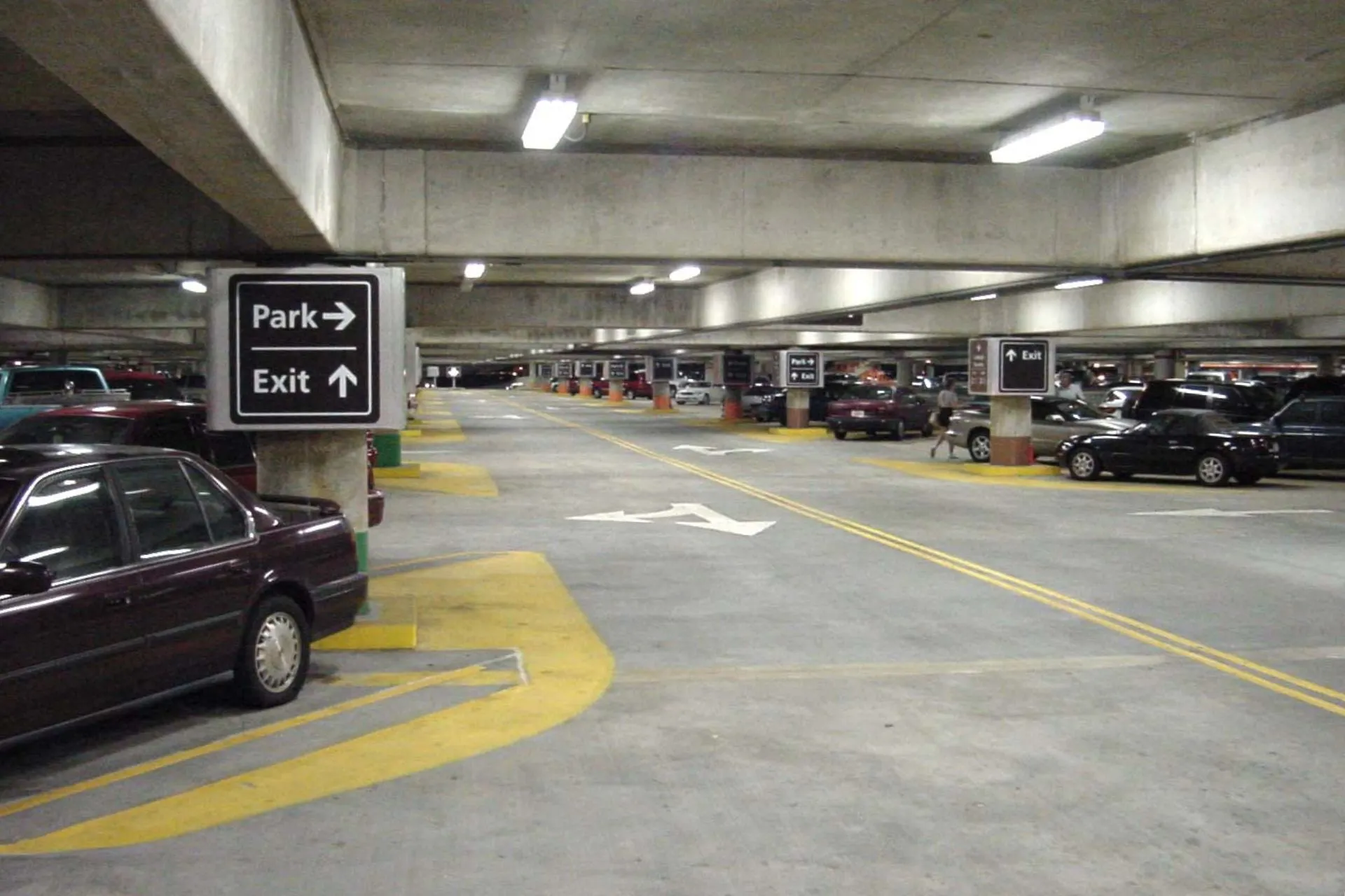 Parkeren bij Frankfurt Airport: handige en overdekte parkeerplaatsen voor een zorgeloze reis
