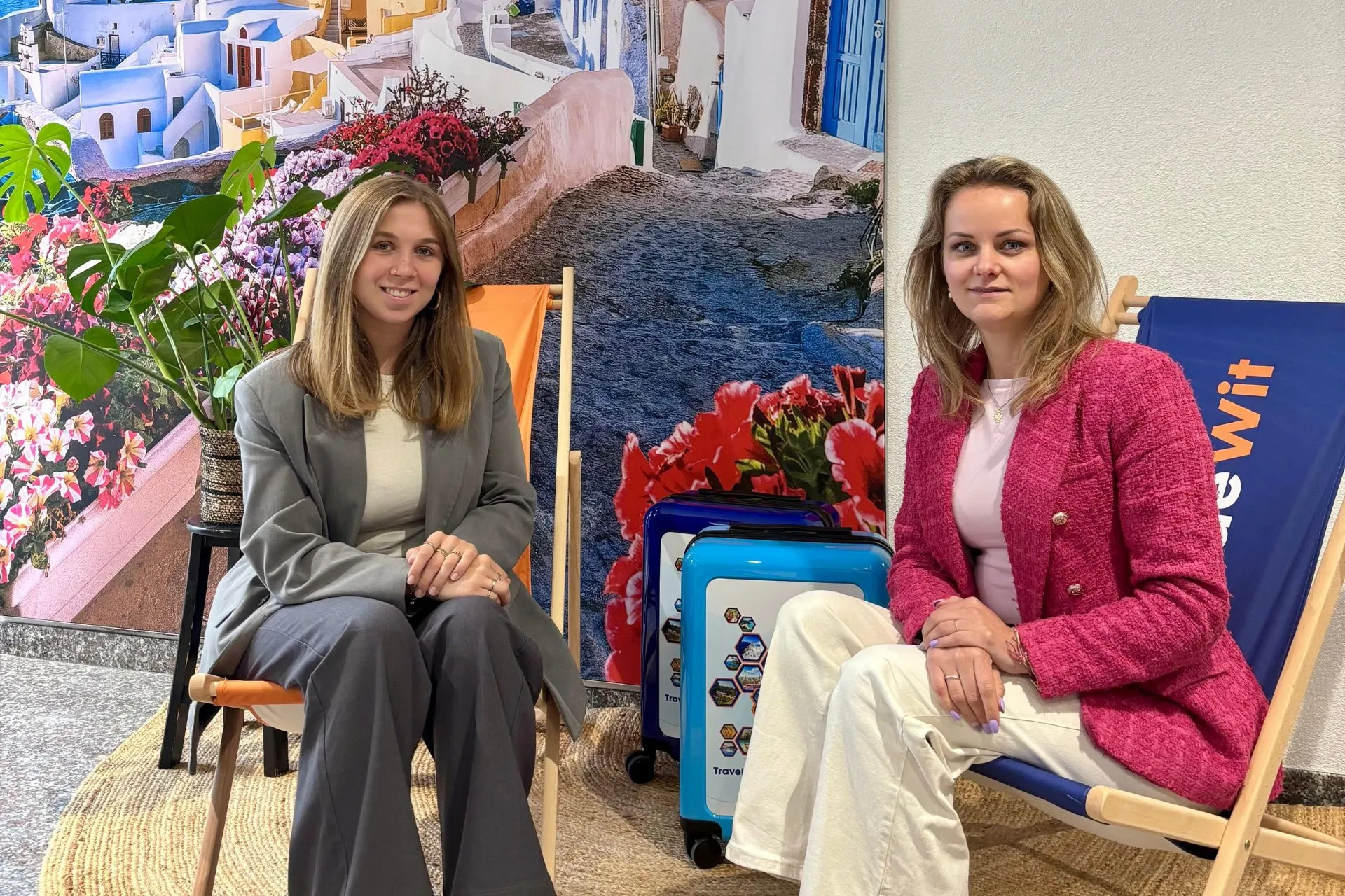 Manon en Martje van de Marketing van Travelcenter de Wit 