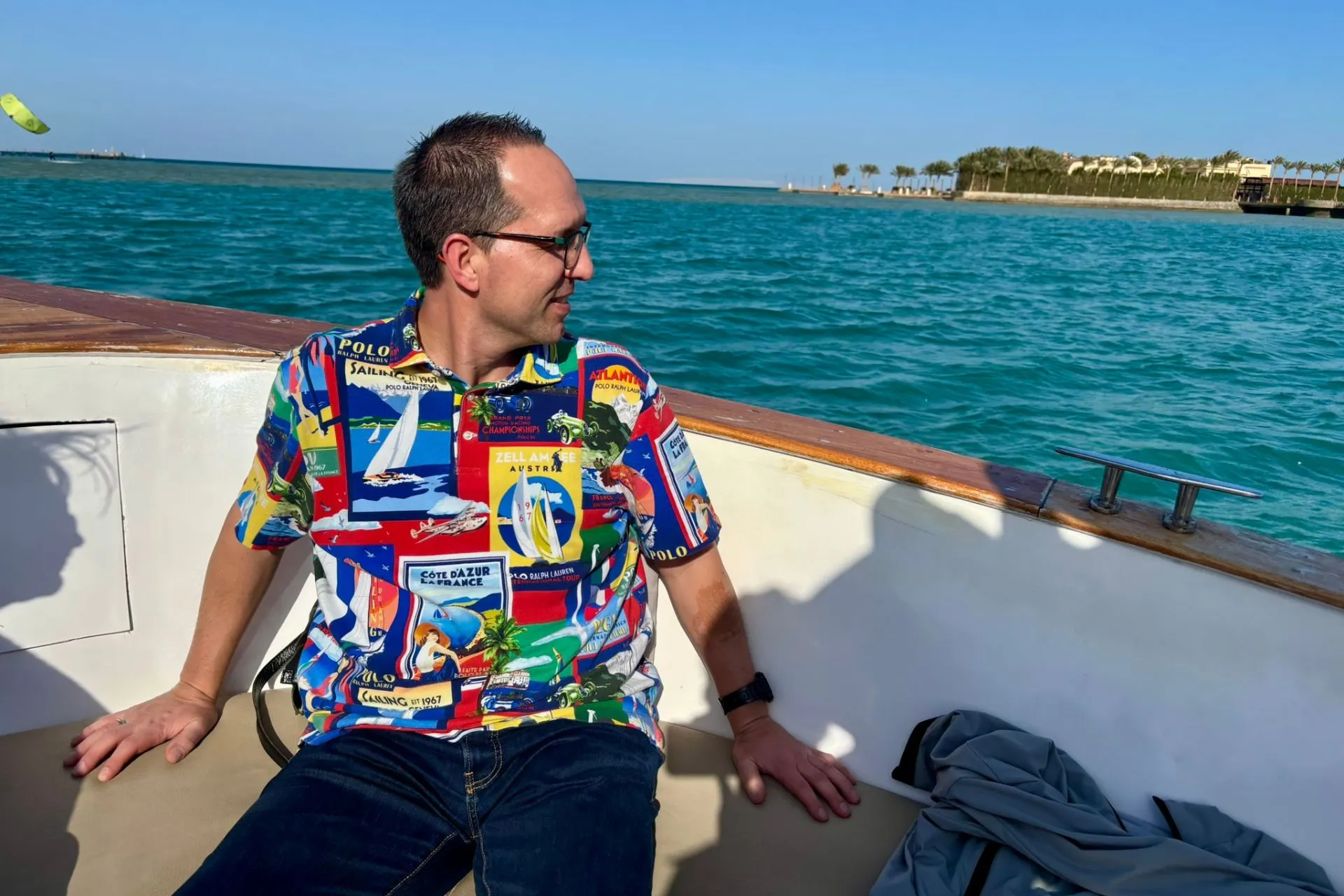 Boottocht op helderblauw water langs de kust van Hurghada en El Gouna tijdens een studiereis in Egypte