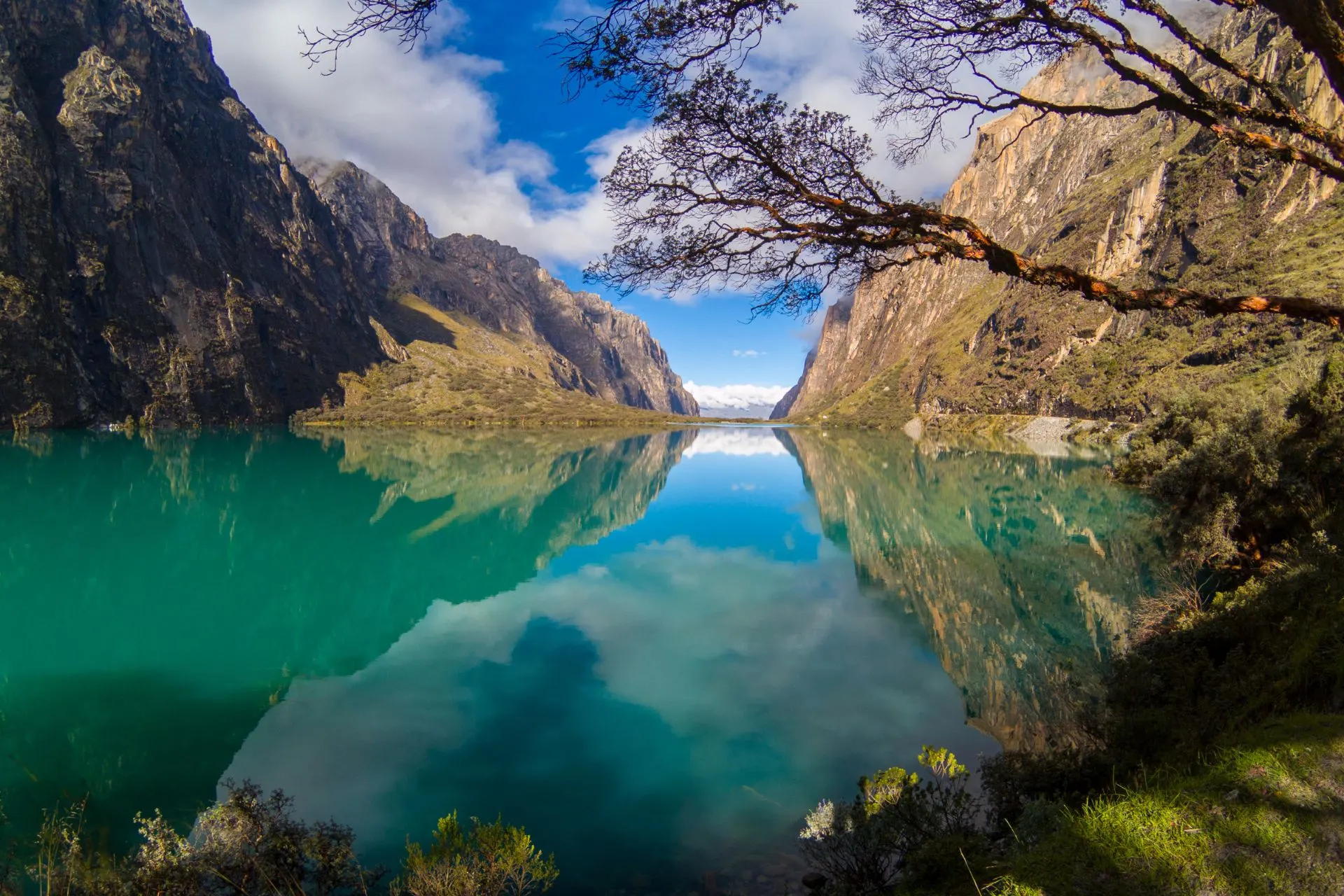 Avontuurlijke rondreis van Sawadee door Peru met berglandschap, helder meer en ruige natuur
