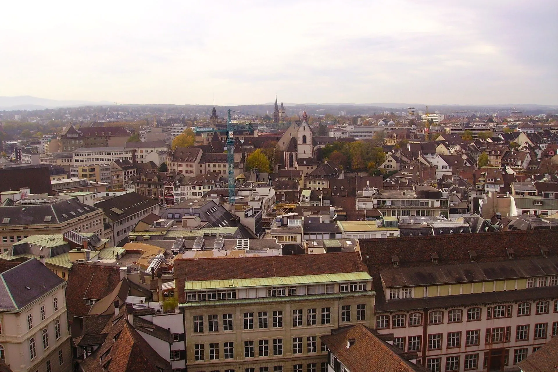 Luchtfoto van Münster met uitzicht op historische gebouwen en daken. Ideaal vertrekpunt voor vluchten vanaf Münster Osnabrück Airport met diverse bestemmingen.