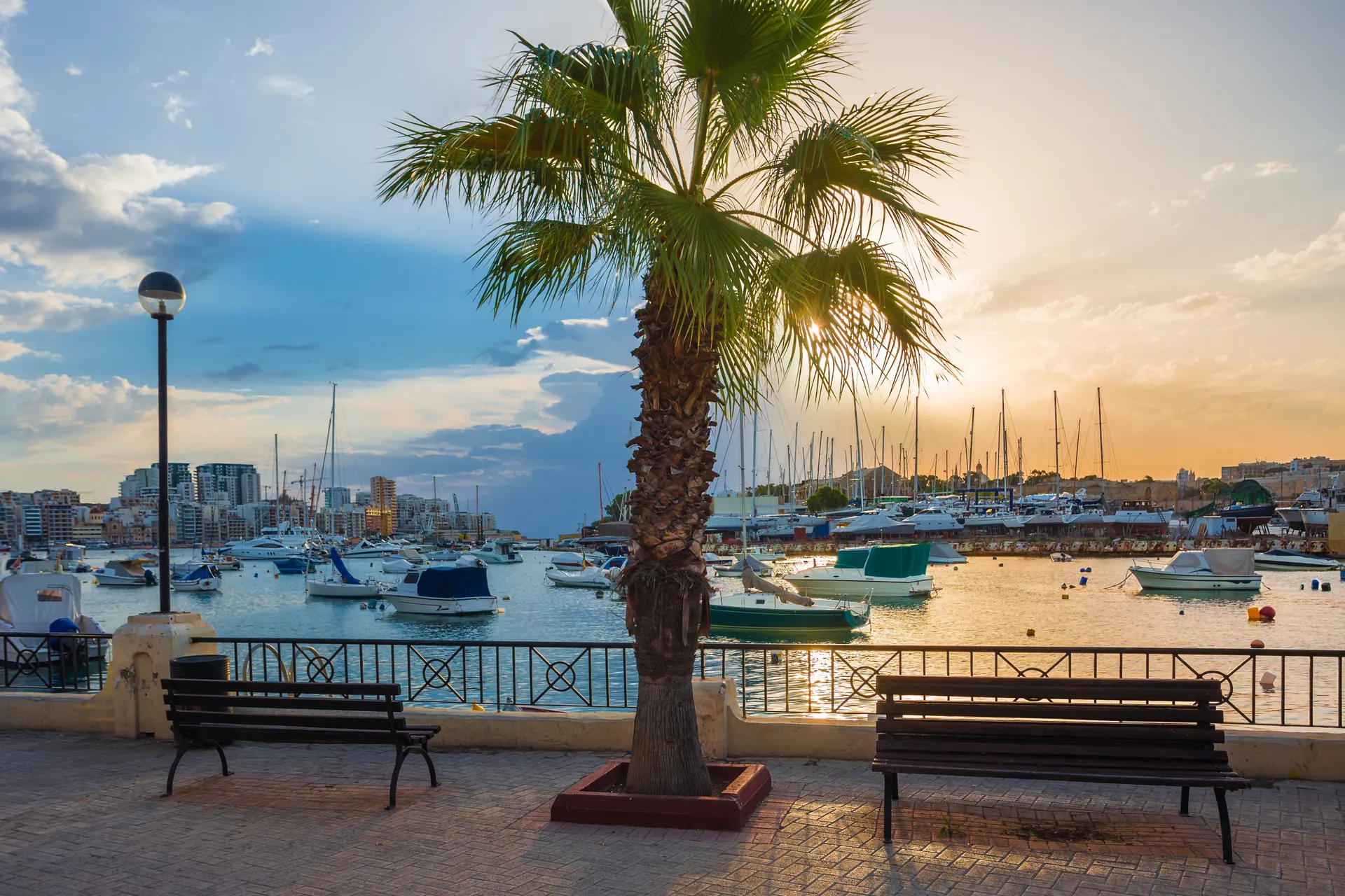 Sliema Bay in Malta bij St. Julian's 