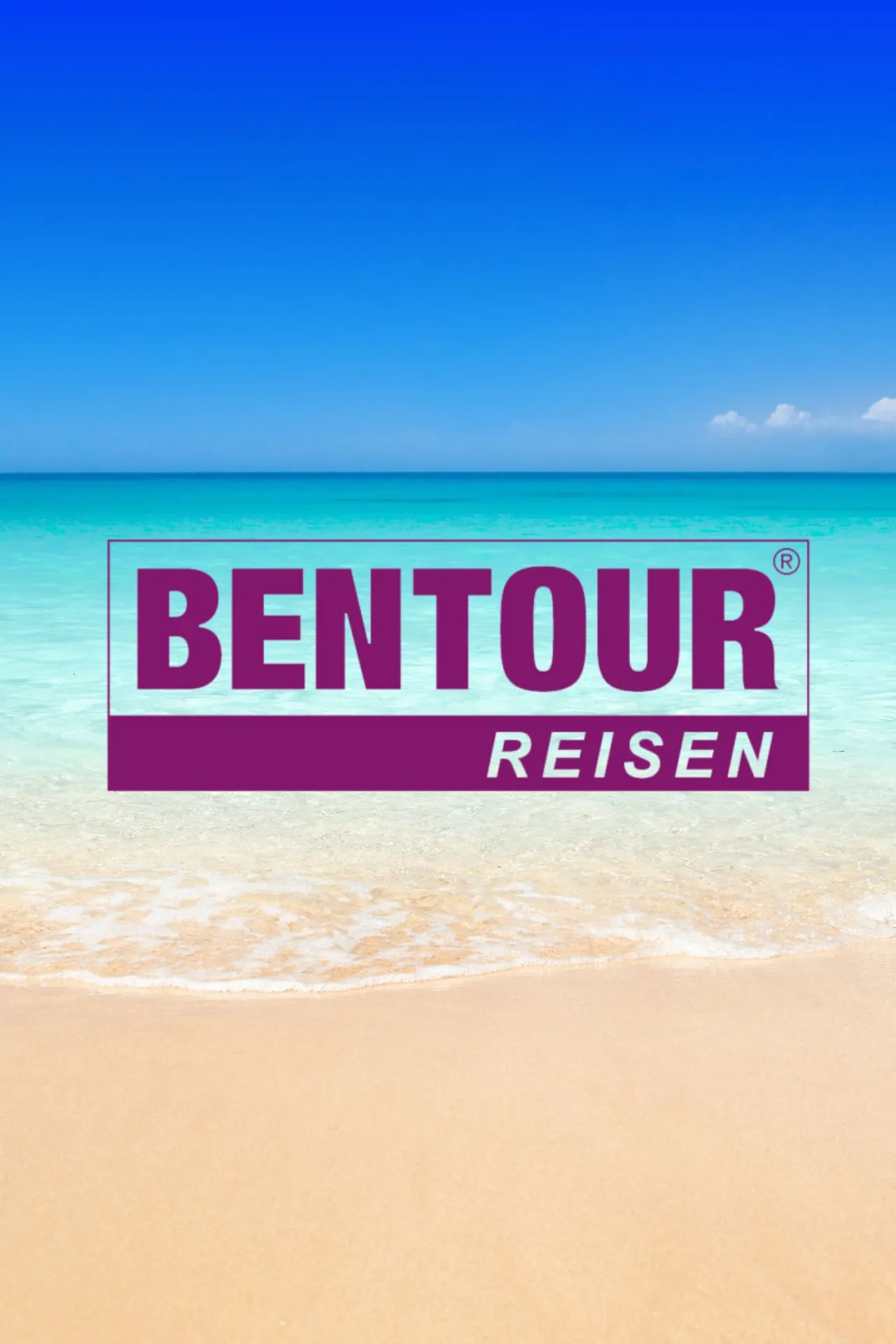 Het logo van Bentour op een achtergrond van een heldere zee.