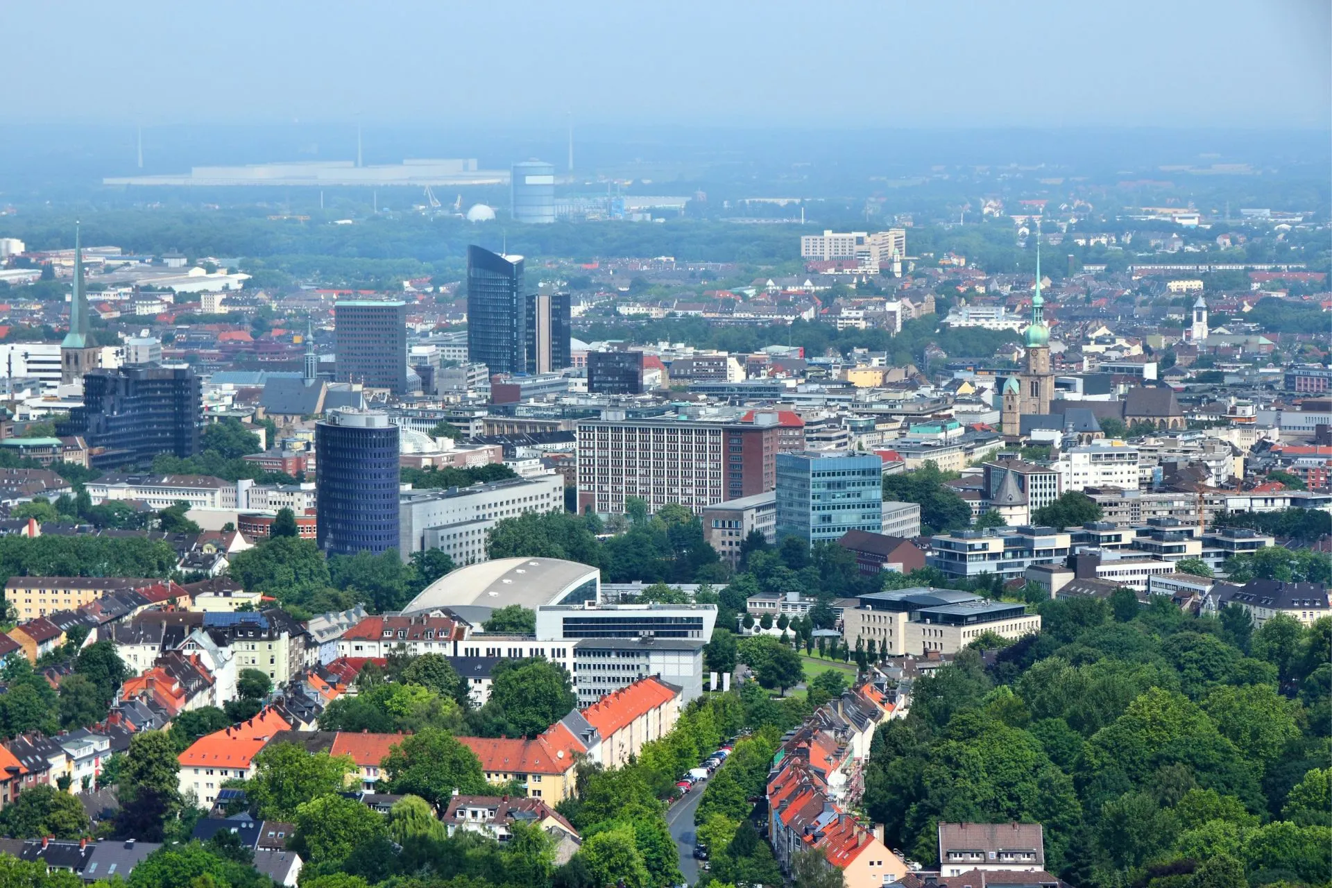 Panoramisch uitzicht op Dortmund, een populaire vertrekplaats voor reizigers die willen vliegen vanaf Dortmund. Vanuit luchthaven Dortmund vertrekken vluchten naar diverse bestemmingen vanaf Dortmund Airport, ideaal voor wie op zoek is naar goedkope vluchten vanaf Dortmund.