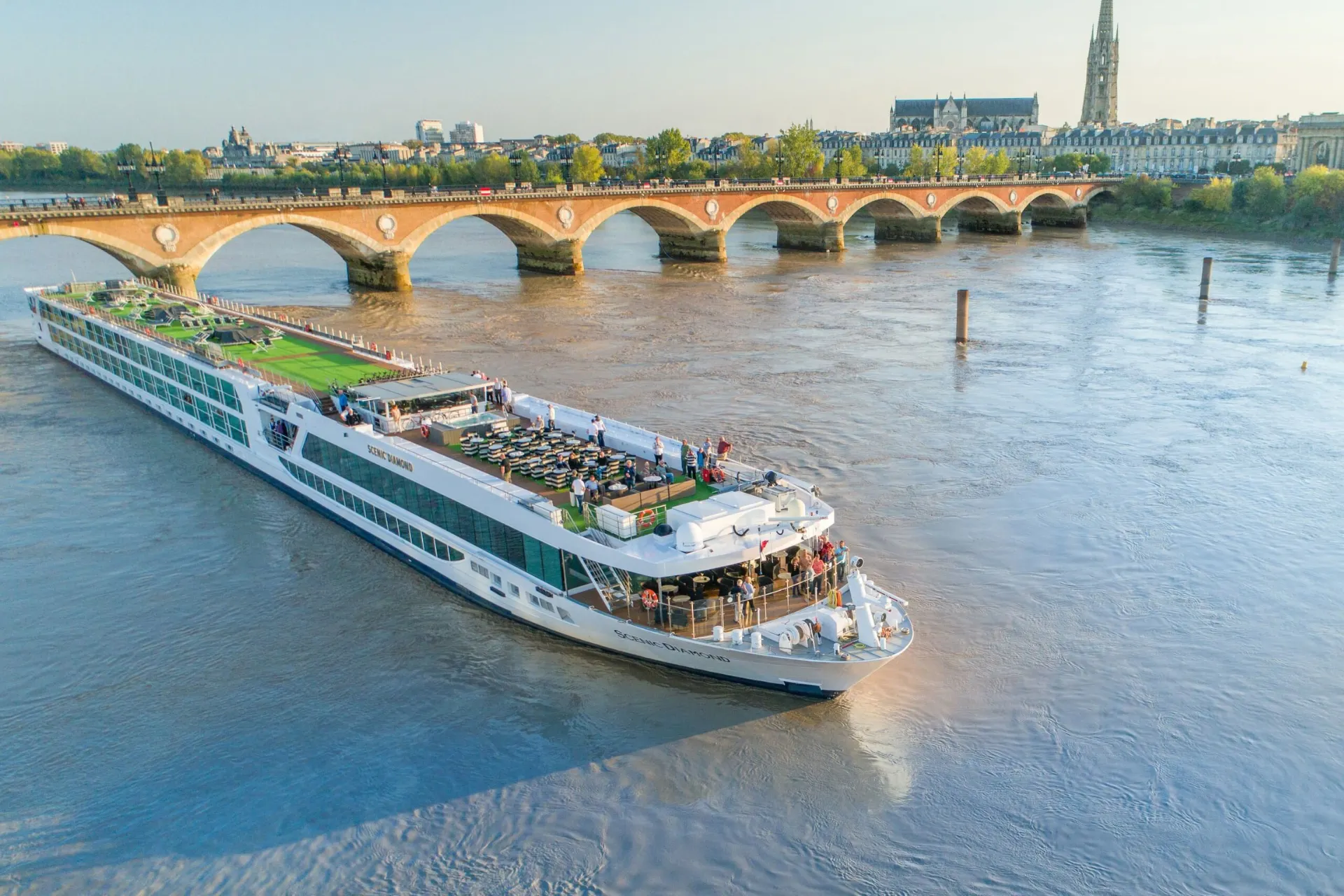 De Scenic Diamond vaart over de Donau